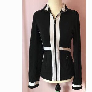LADIES LULULEMON JACKET -size 4 Gorgeous style, perfect shape!